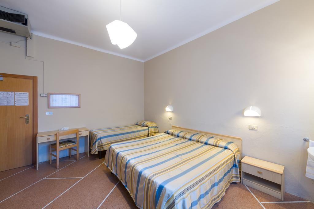 Hotel Moderno Pise Extérieur photo