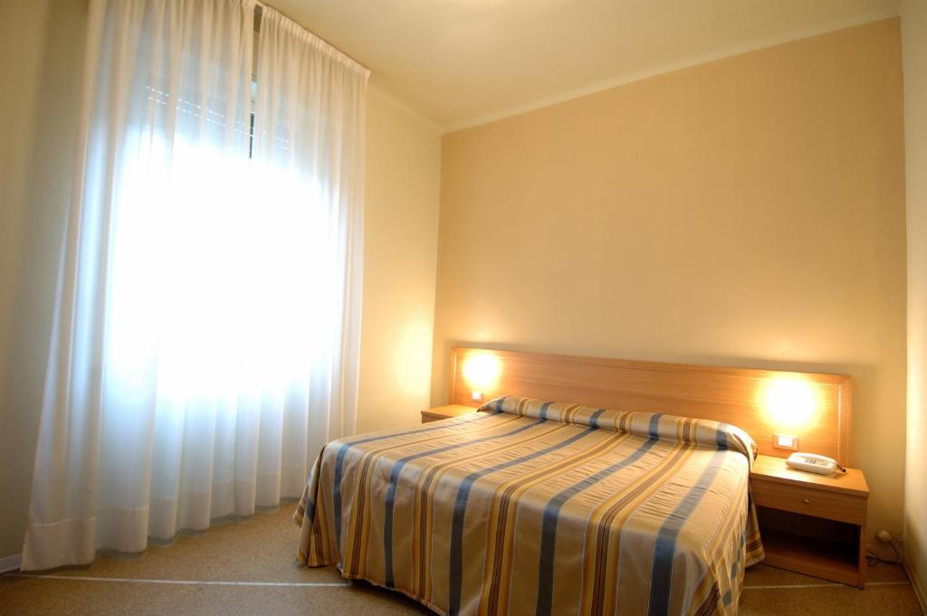 Hotel Moderno Pise Chambre photo