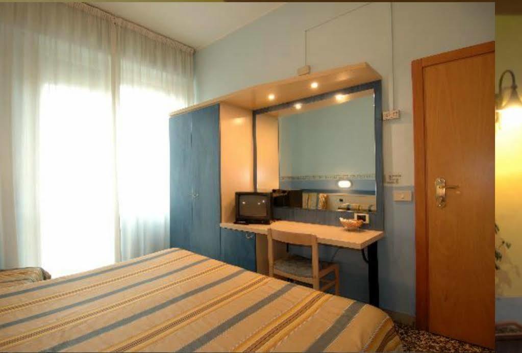 Hotel Moderno Pise Extérieur photo