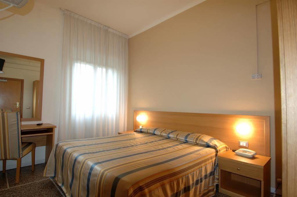 Hotel Moderno Pise Extérieur photo