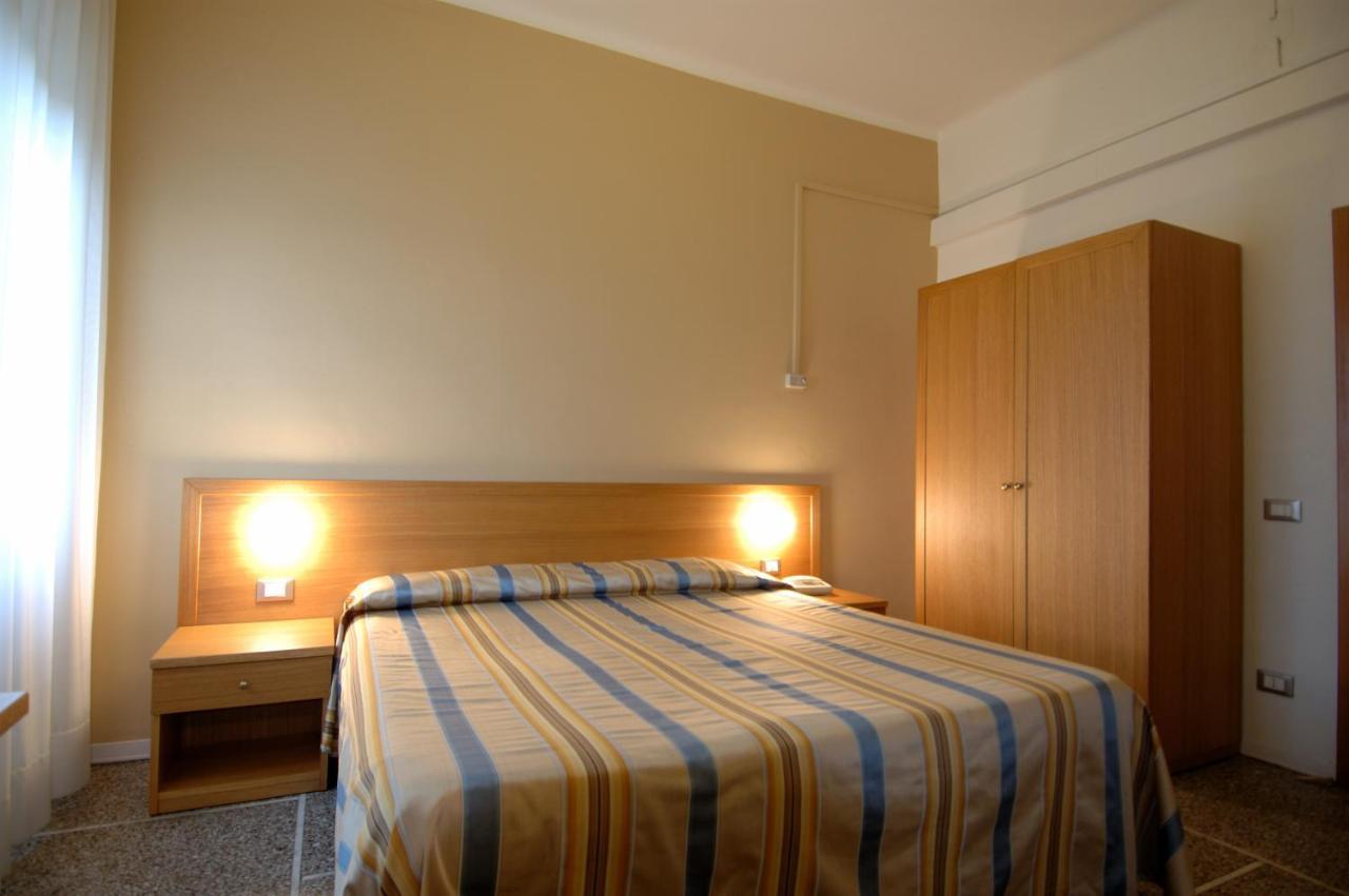 Hotel Moderno Pise Chambre photo